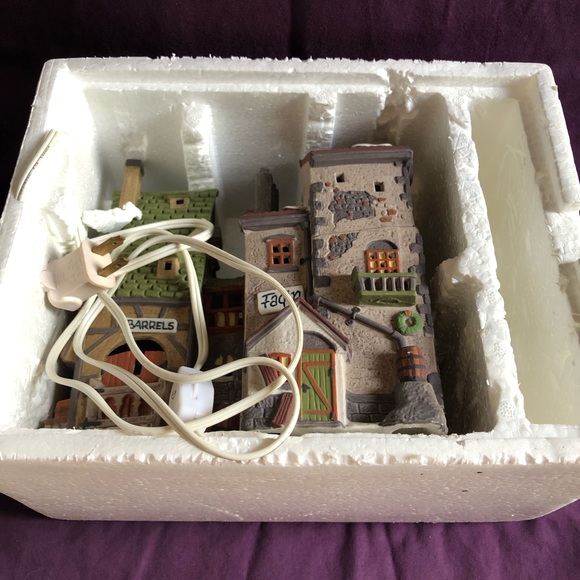 Dickens Village Series Oliver Twist - Picture 7 of 8